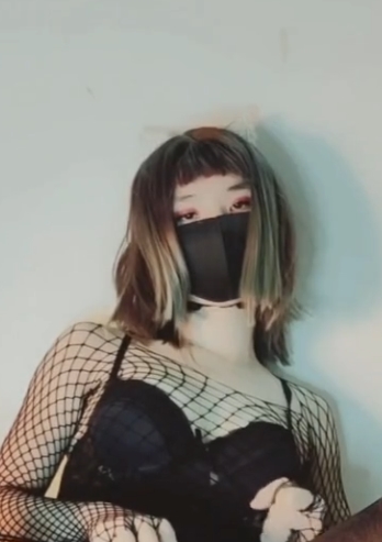 CD系列TS金婉萱自拍[69V4.5G]：通缉作者的新品小视频，巨W拍摄男主加道就娆水印作品下载观看