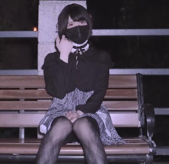伪娘曦曦xixiyaxixi2022年12月推特作品[2V-2.2G]，女仆装黑丝自娱自乐公园长椅，看法高兴