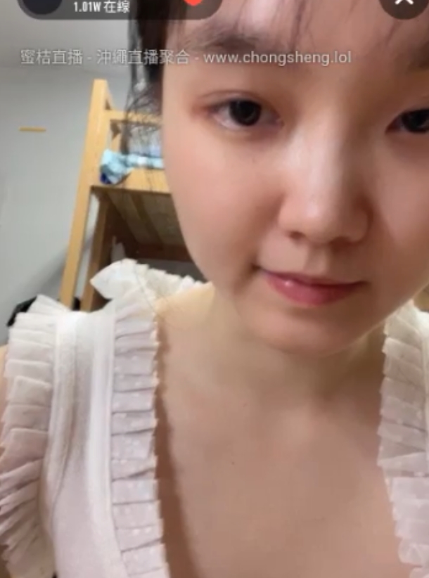 学妹宿舍大胆表演，流血洗澡，百度盘打包分享