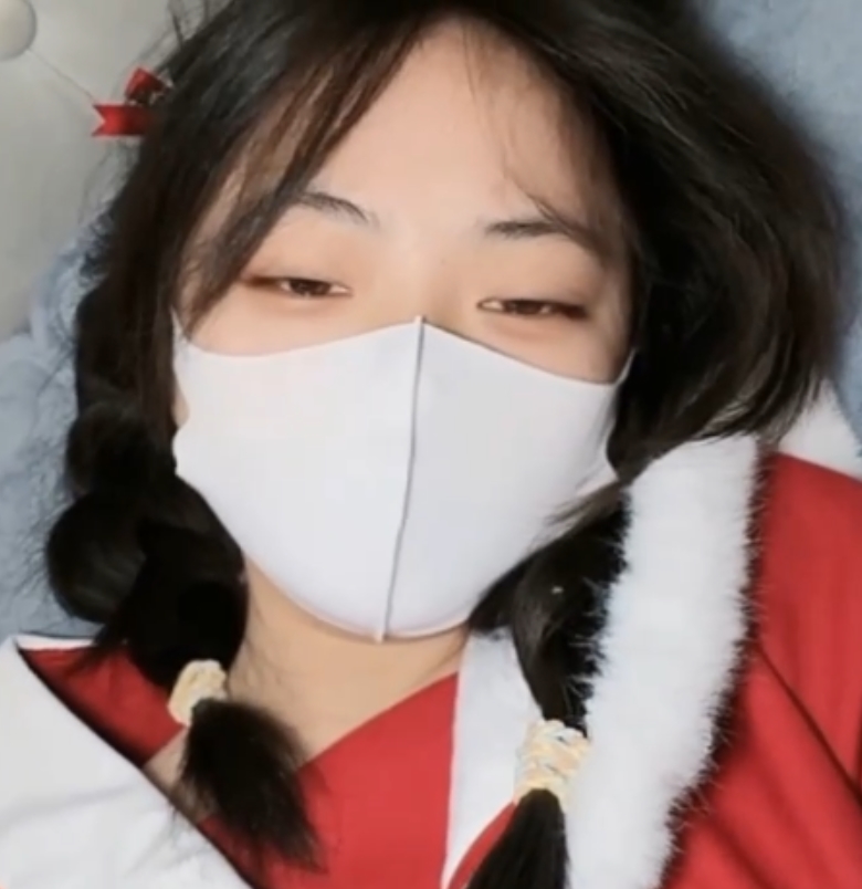 小奈瑶cos，胖臀妹子46v14.8g视频，百度ED2K收藏新增