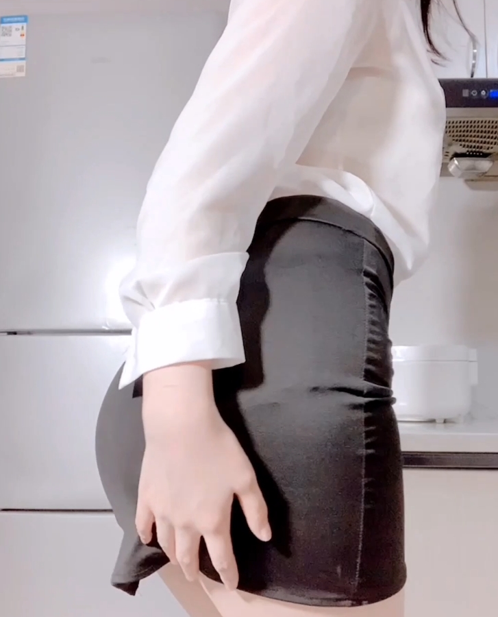 飘零月月酱视频合集：49.7g，收藏542个视频，惊喜连连