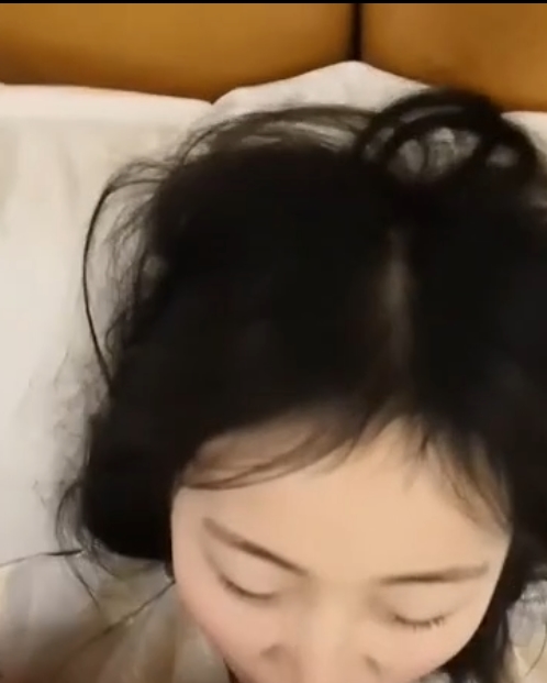 河南实验中学眼镜学妹大合集，54V视频1.7GMP4格式