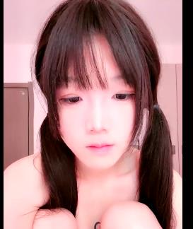 罗L秋秋：双马尾学妹高能录屏，大一新生自拍精彩内容，观看五小时视频