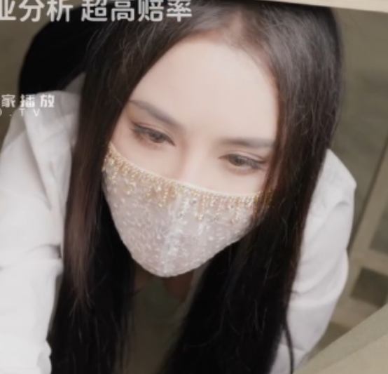 加奈学姐：香艳御姐，百度搜索热度爆棚，ED2K下载量惊人，30.3克精华视频，收藏500