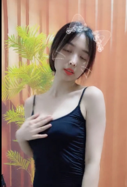 小雨檬热舞福利，收藏下载，漏脸精彩表演