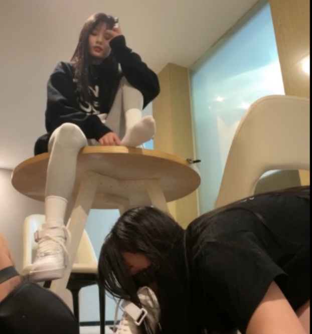 套路阿月合集：nu奴cos麻衣学姐，40V+9.5G百度盘