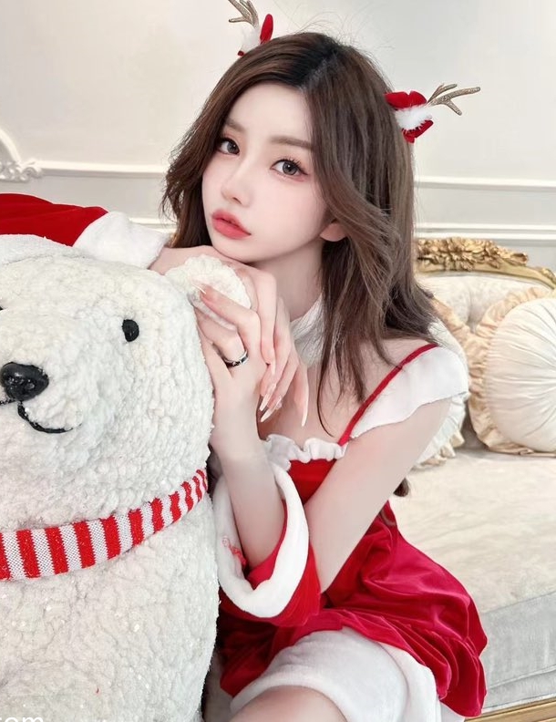 上海高颜值TS刘依依福利合集下载，总大小1.62G，视频数量56部，照片数量98张，解压链接详询