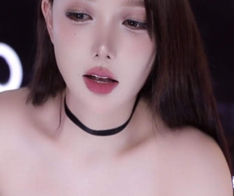 根据您提供的内容，为该商品取一个热舞女神minana五月精彩舞蹈合集[35Videos+10GB]转载搬运百度盘