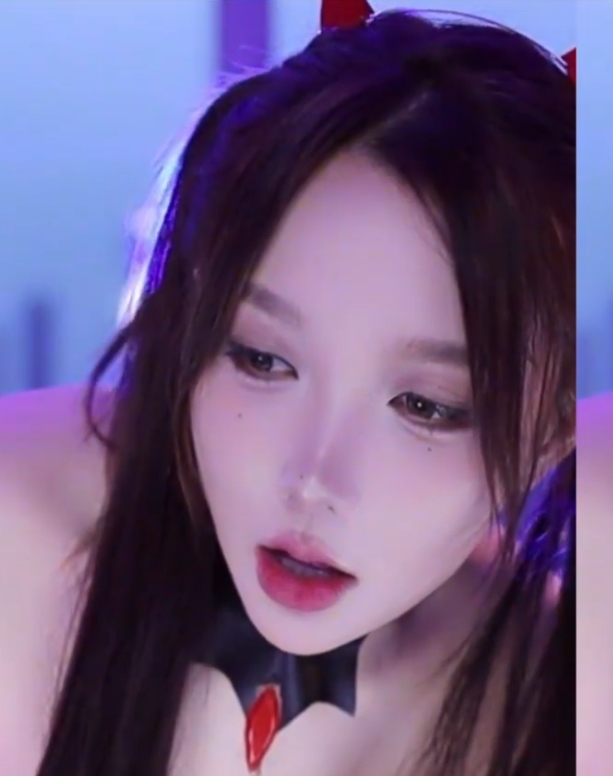 根据您提供的内容，为该商品取一个热舞女神minana五月精彩舞蹈合集[35Videos+10GB]转载搬运百度盘