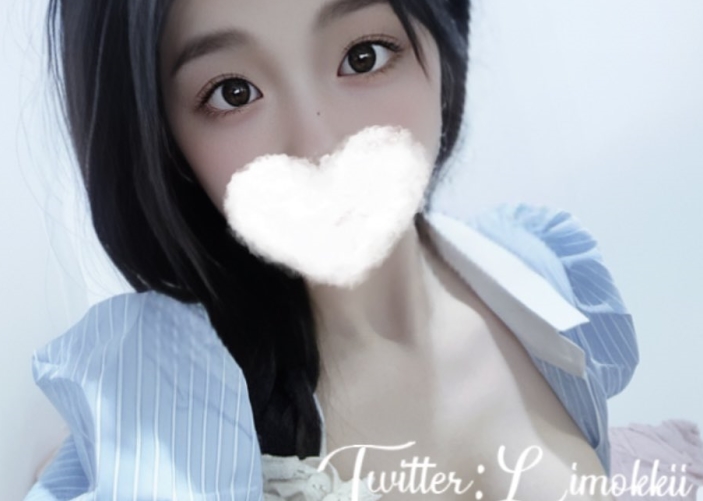 小粥推出举牌定制私拍服务，峰值人气突破177万！视频大小和数量由粉丝自行定制，快来收藏吧！收藏213