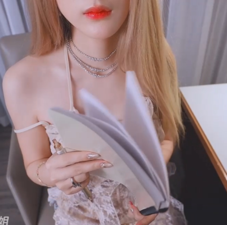 FortuneCuttie：反差女神的热情秀，40.5g合集更新，百度和ED2K收藏必备！