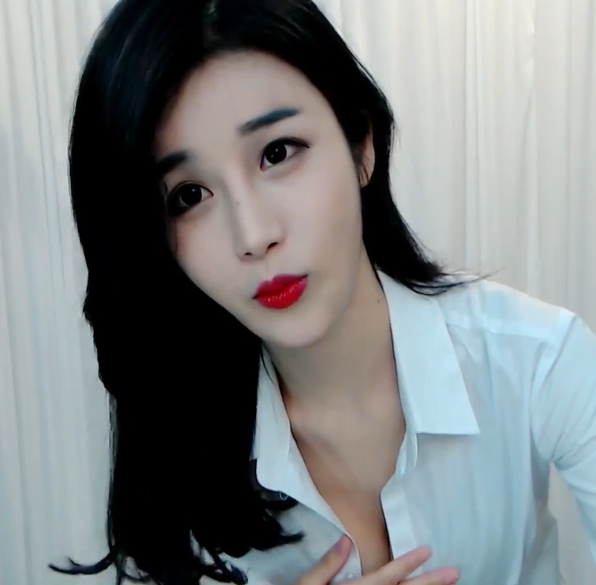 小米热舞闪现，舞姿优美动人，视频收藏百度搜罗