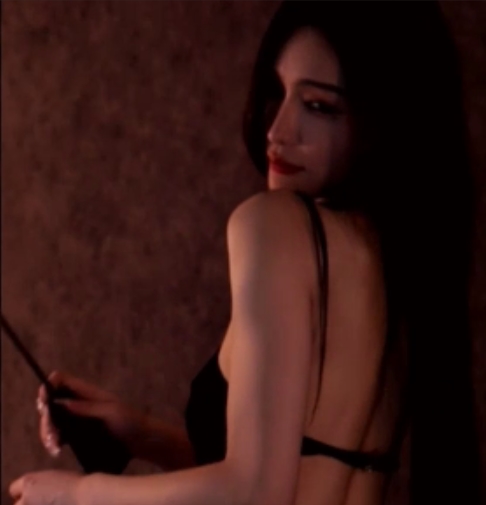 斗鱼直播：艾可乐定制20v4.4g，收藏50惊艳亮相，百度搜索更多精彩