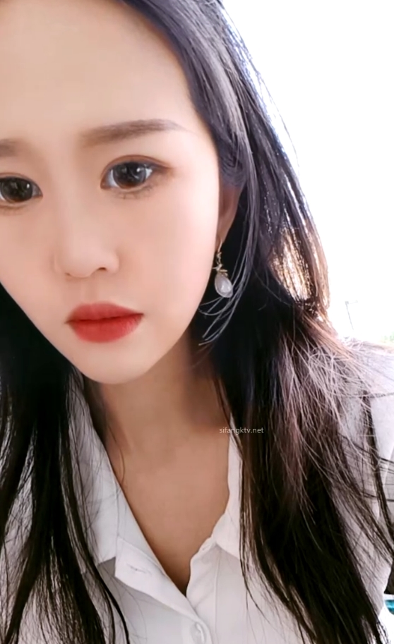 户外女神乌苏儿：百度ED2K收藏量大，厕所战神小性感魅力无限