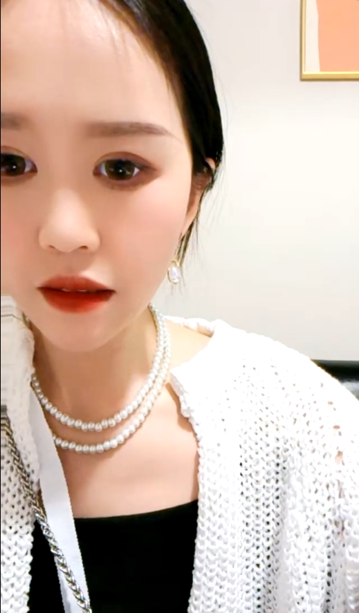 户外女神乌苏儿：百度ED2K收藏量大，厕所战神小性感魅力无限