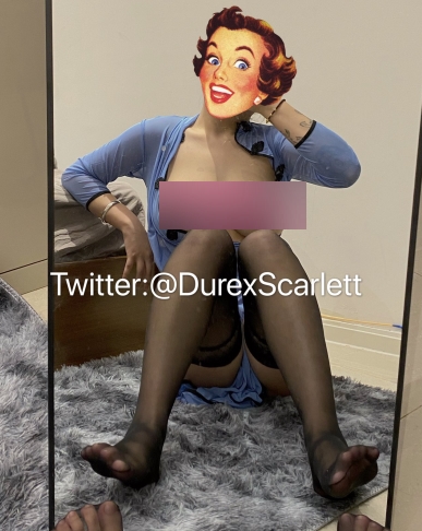 而在私密瞬间中，她或许是一个温柔可爱的女孩。总之，这个合集中的视频和图片资源，定能让人看得心花怒放，乐在其中。赶紧来一探究竟吧！