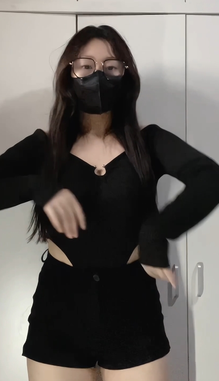 独特魅力！热舞福利姬榴莲变装合集，10个视频1.15G