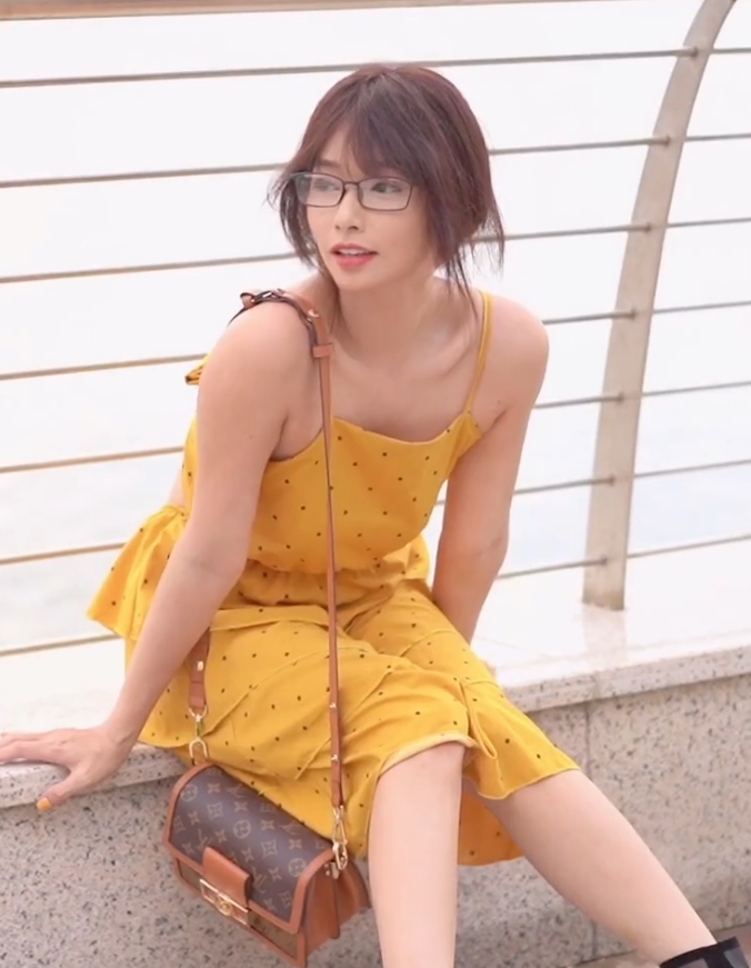 惊艳女神Kylie多才多艺户外展示视频10v2.13g