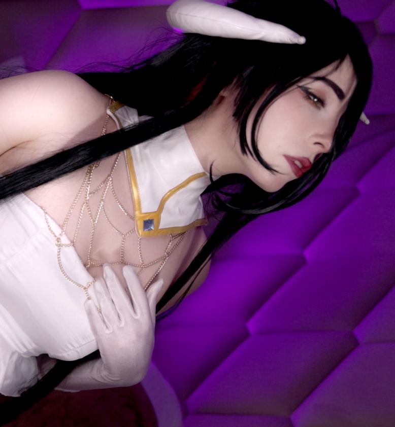 MollyRedWolf女神Coser合集重补，包含430个视频及全新ED2K链接，珍藏必备！