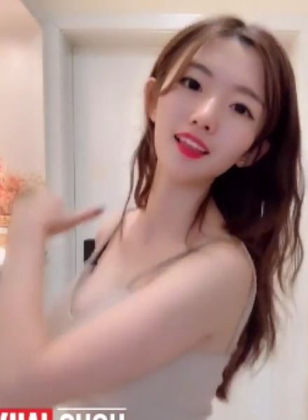 推特模特豪华性感程宝宝最新合集12V167M，粉丝资源大长腿魅力无限