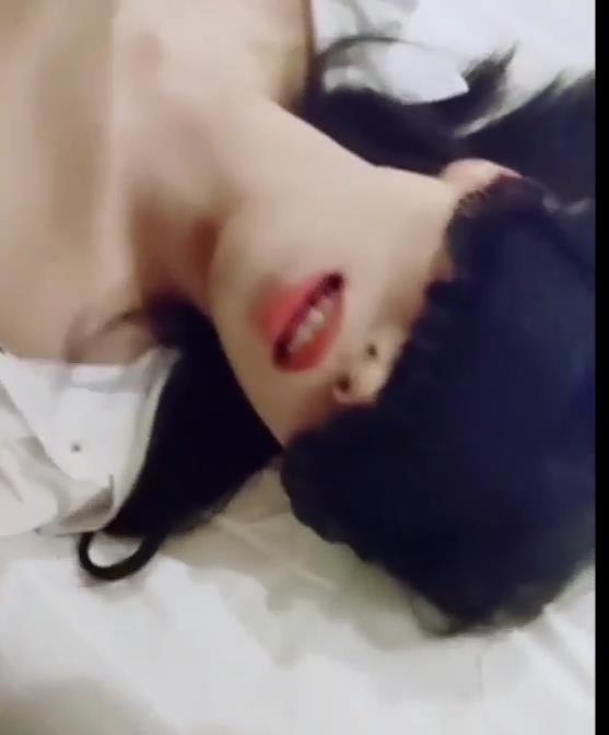 顶级推特大轰趴飓风最新合集15V2.4G，R妻特写棒棒糖多人自拍