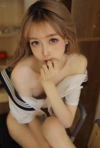 自行打包百度盘花音栗子最新合集29套图468M，四人游花絮