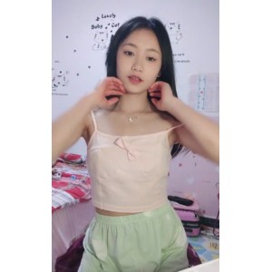 转载快手甜美女神半糖清纯校园妹子最新合集6V3.2G，家中直播差点被妈妈发现