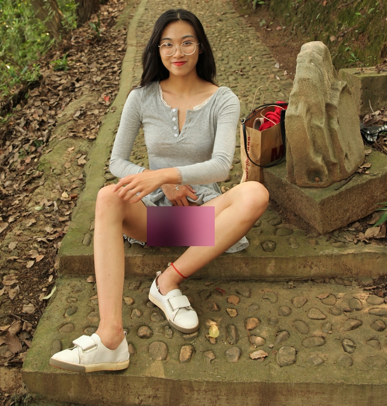 私拍BT超有尺度福利合集芳芳小婧185P4G，清純外表下的騷動心