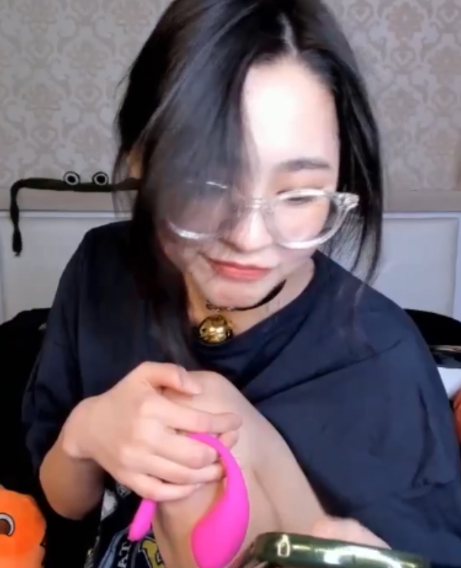 直播优质扫货自娱自乐视频合集17部40G