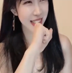 诱惑小仙女抖馒头舞stripchat1部402MB