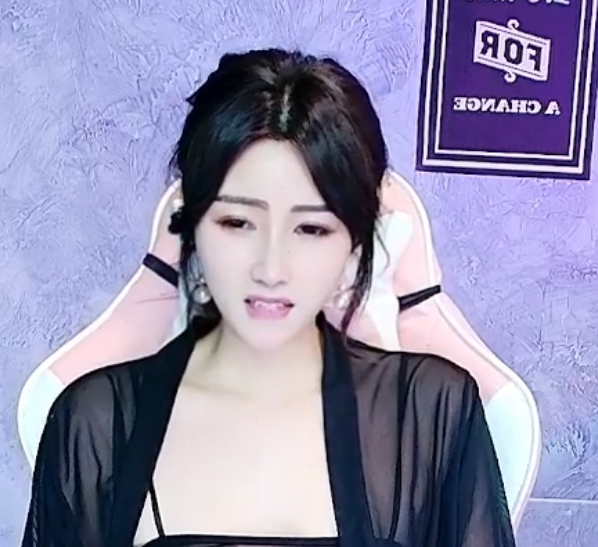 推特hhkkuu123御姐95部98G蜜桃臀