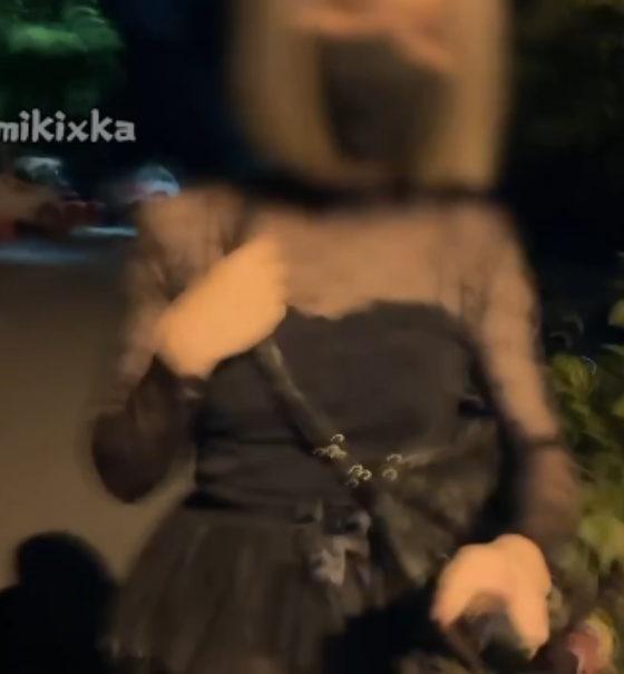 240MB热盘伪娘miki显山露水下太嫩滑了