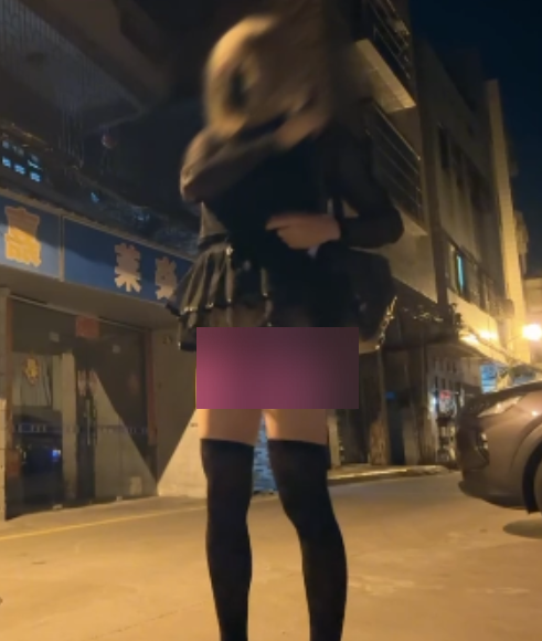 240MB热盘伪娘miki显山露水下太嫩滑了