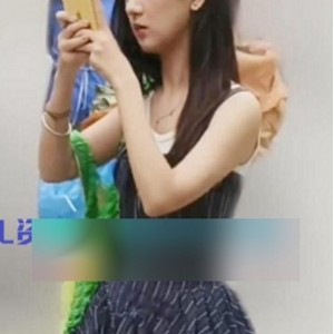 内部步行街实拍几位美女嘘嘘327.5MB直击香艳画面