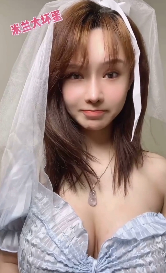 微博红人米兰大坏蛋撩人合集36部1.1G浴室水汽+大灯狂甩微博