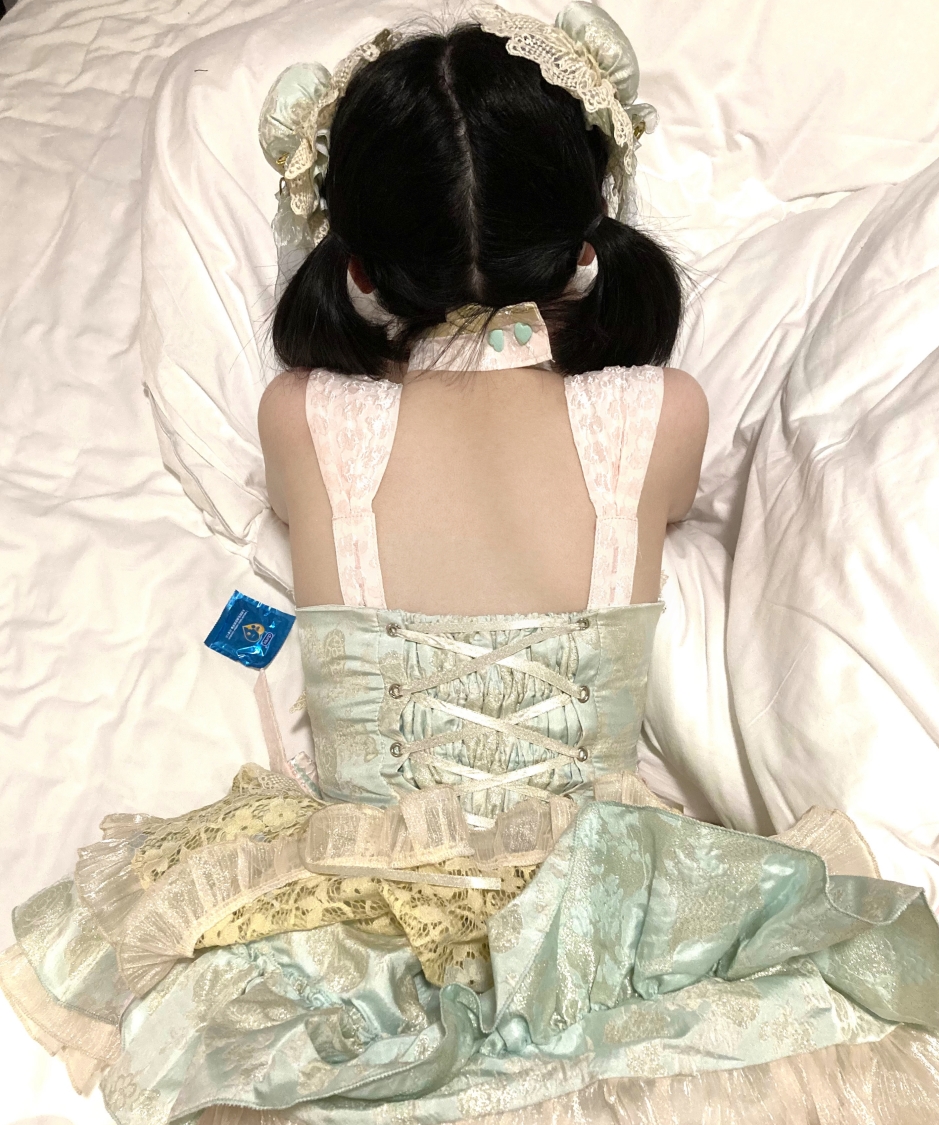 百度云猫屋少女会员私藏合集8部6.8G，黑长直白肤某处若隐若现