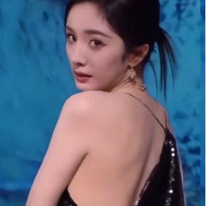 网络杨幂感觉AI脱衣视频1部180M