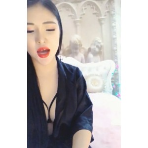 主播小美给力内衣换装4V1.26G太顶了
