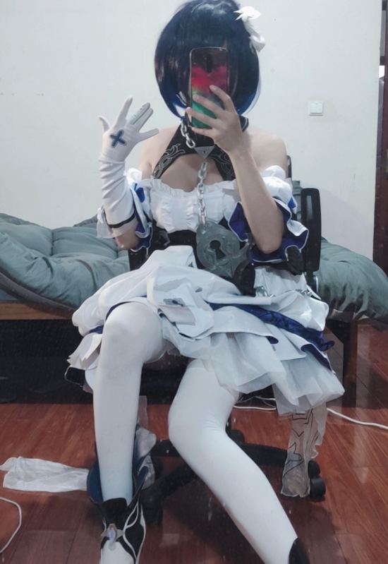 cos伪娘水银灯顶级合集推特45部24G太丰满了