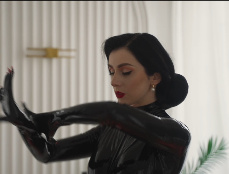 Pikpak胶衣女王Misselliemouse绝密展示67V35.8G