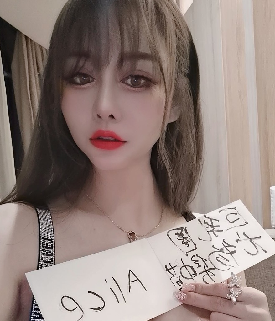 蜜桃陈陈火辣自拍61V500MB合集