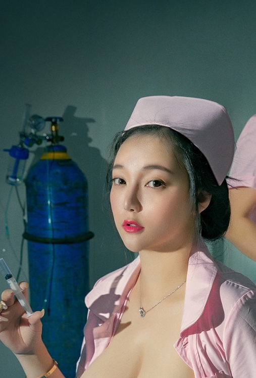 蜜桃陈陈火辣自拍61V500MB合集