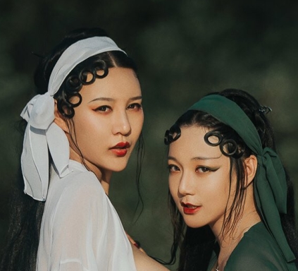 蜜桃陈陈火辣自拍61V500MB合集