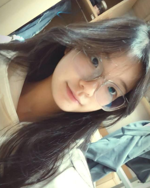 推特眼镜妹莹莹11V放飞合集235MB绝了