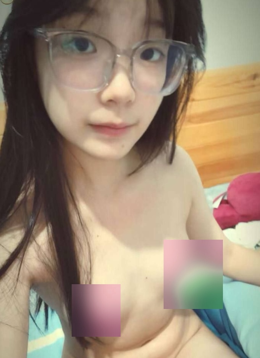 推特眼镜妹莹莹11V放飞合集235MB绝了