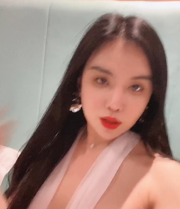 私拍圈潘霜霜TS露脸多部3.6G稀有资源