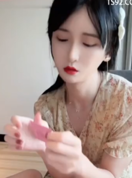 超粉嫩荼蘼TS付费群福利视频1V688MB