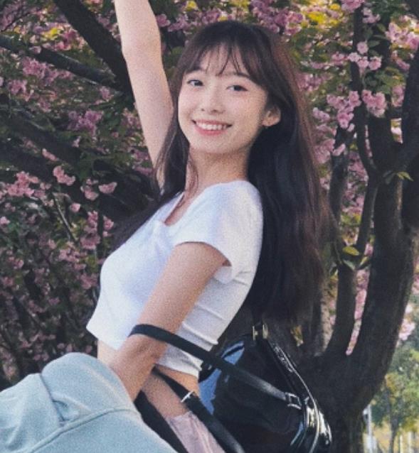 真带感清纯大学生14部原档泄密互动706M