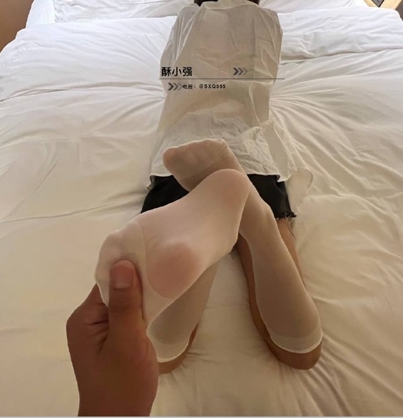 酥小强推特爱脚小脚视频合集140部22.2G嫩足惹火