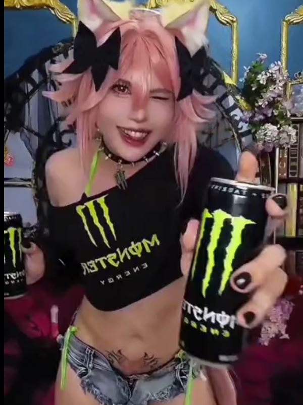 某平台VelvetAstolfo伪娘Monster视频1部766MB太勾人了